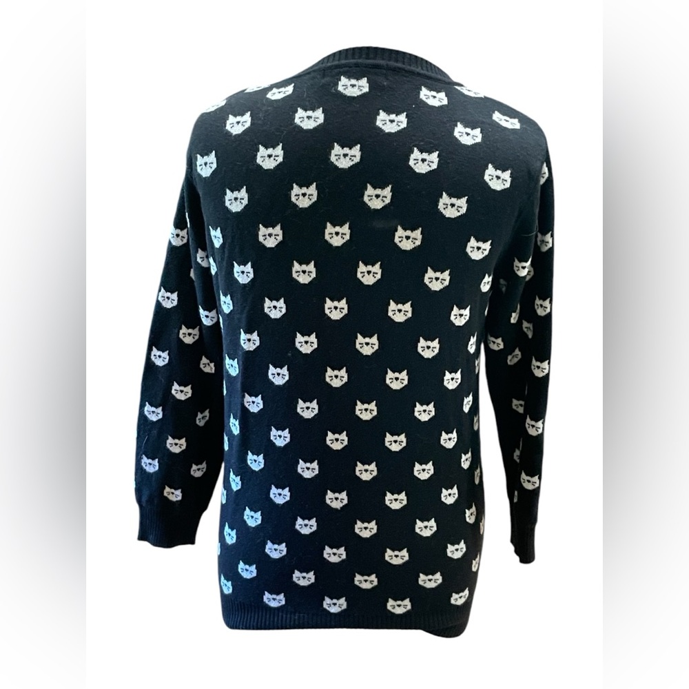 YE MAKE ROUND NECK BLACK AND WHITE CAT PATTERNED CARDIGAN SWEATER MEDIUM - Picture 6 of 12